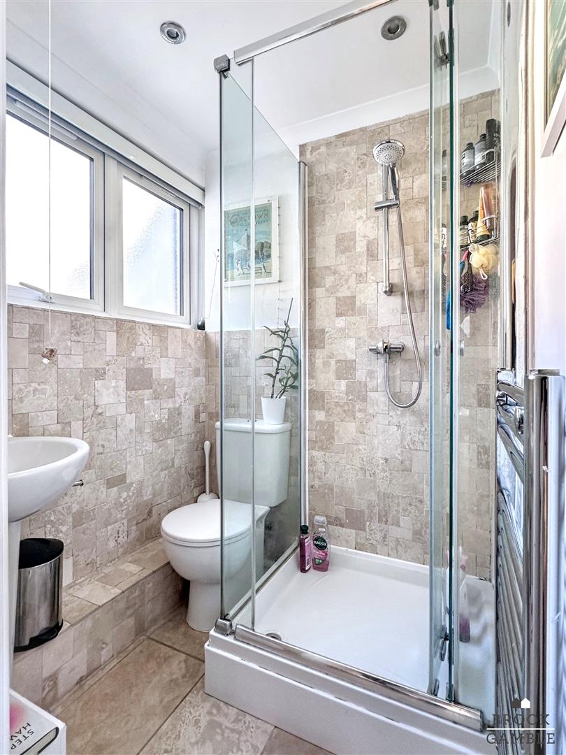 4 Bedroom House - Semi-Detached. North Avenue in Eastbourne,  7